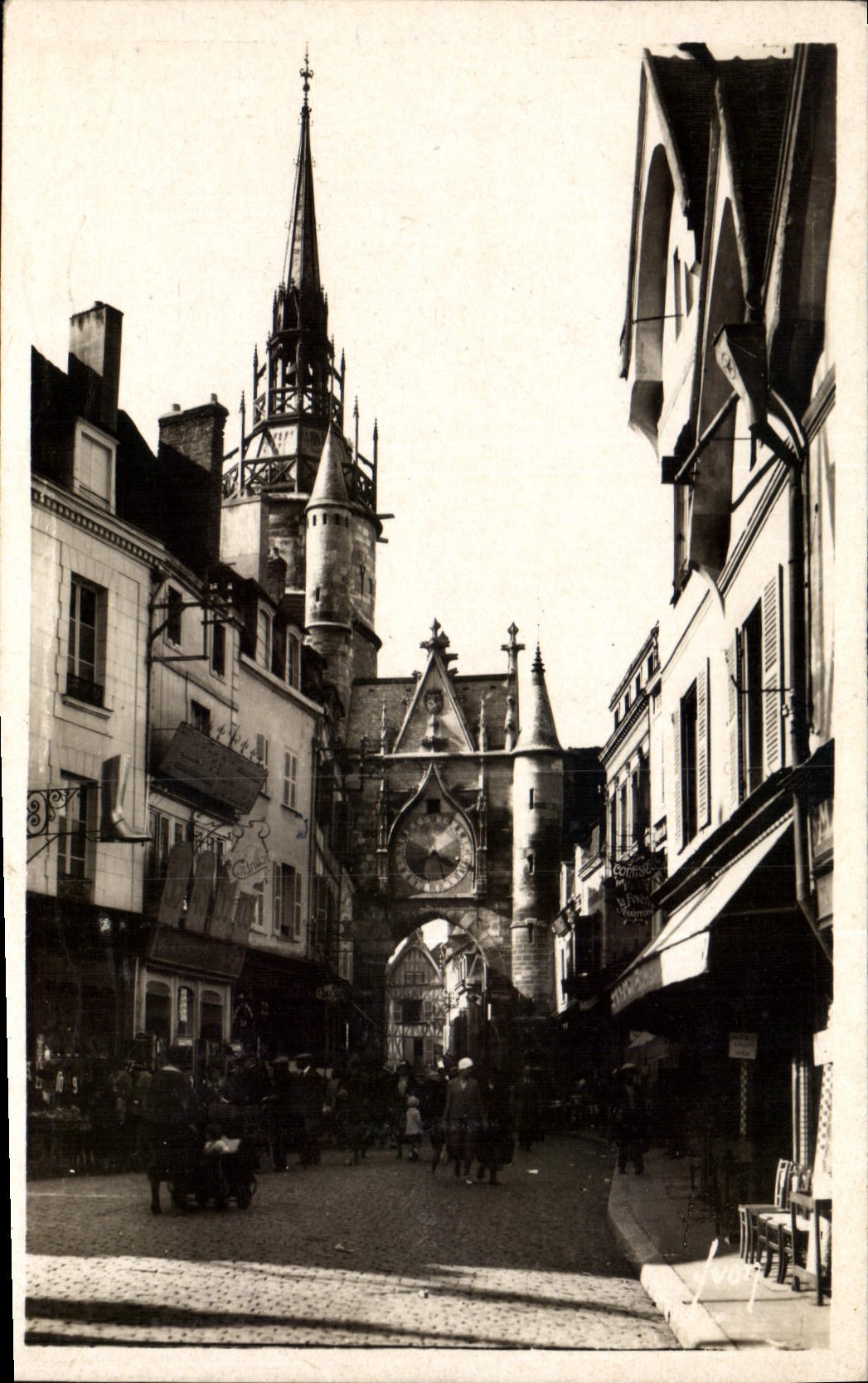 AUXERRE (Yonne) — Tour de l'Horloge (XVe s.) — éditeur inconnu, n° 592