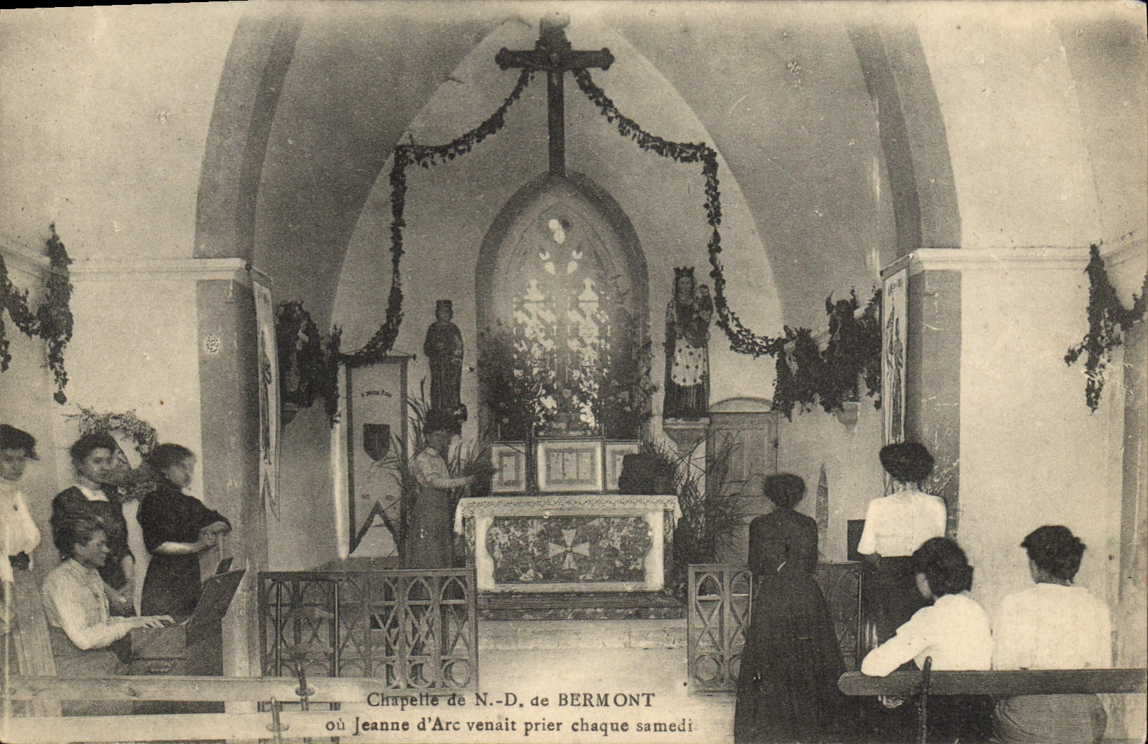 CPA Chapelle de ND de Bermont au Jeanne d'Arc venait prier Chaque Samedi 