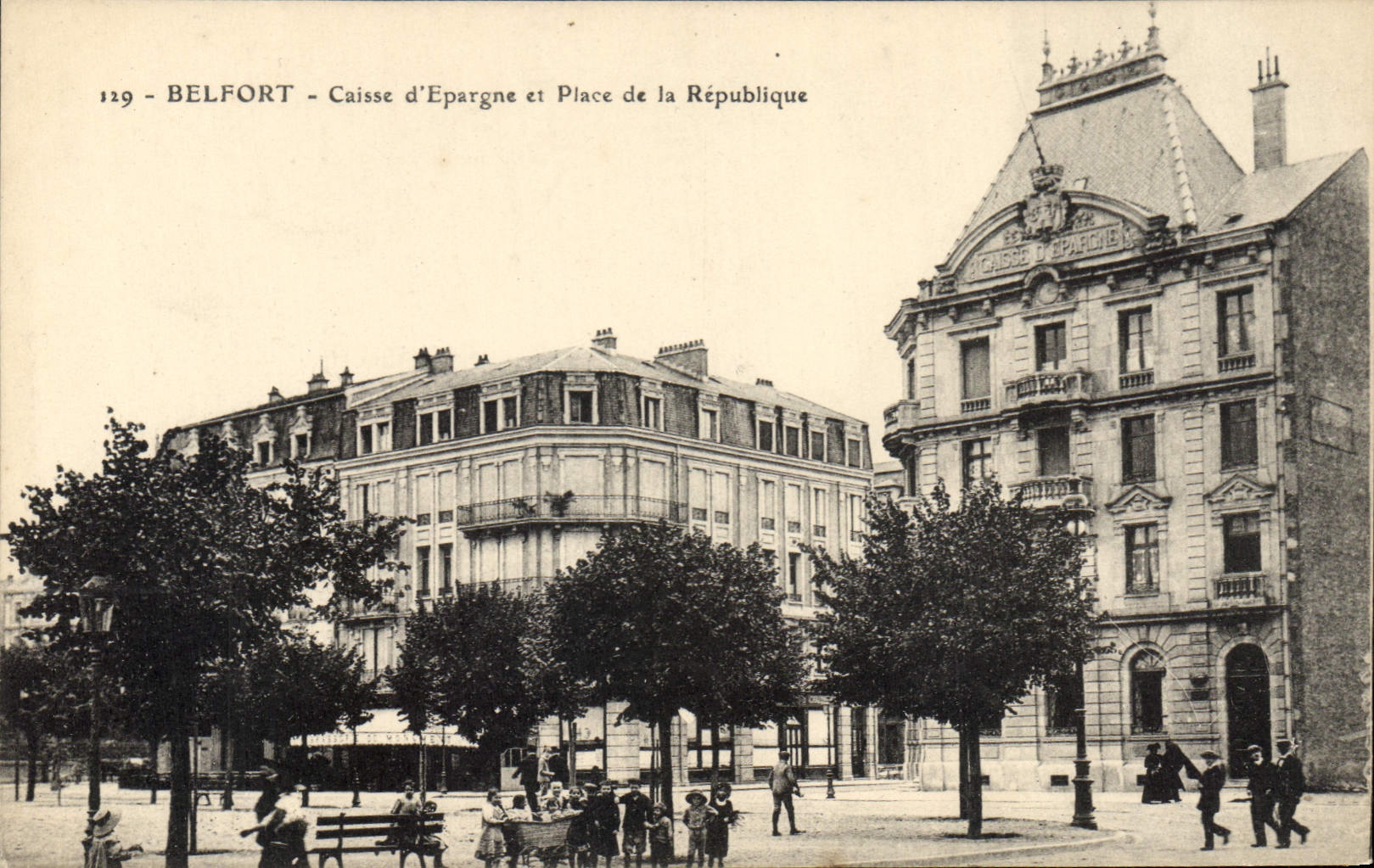 CPA Belfort Caisse d'Epargne et Place de la Republique 