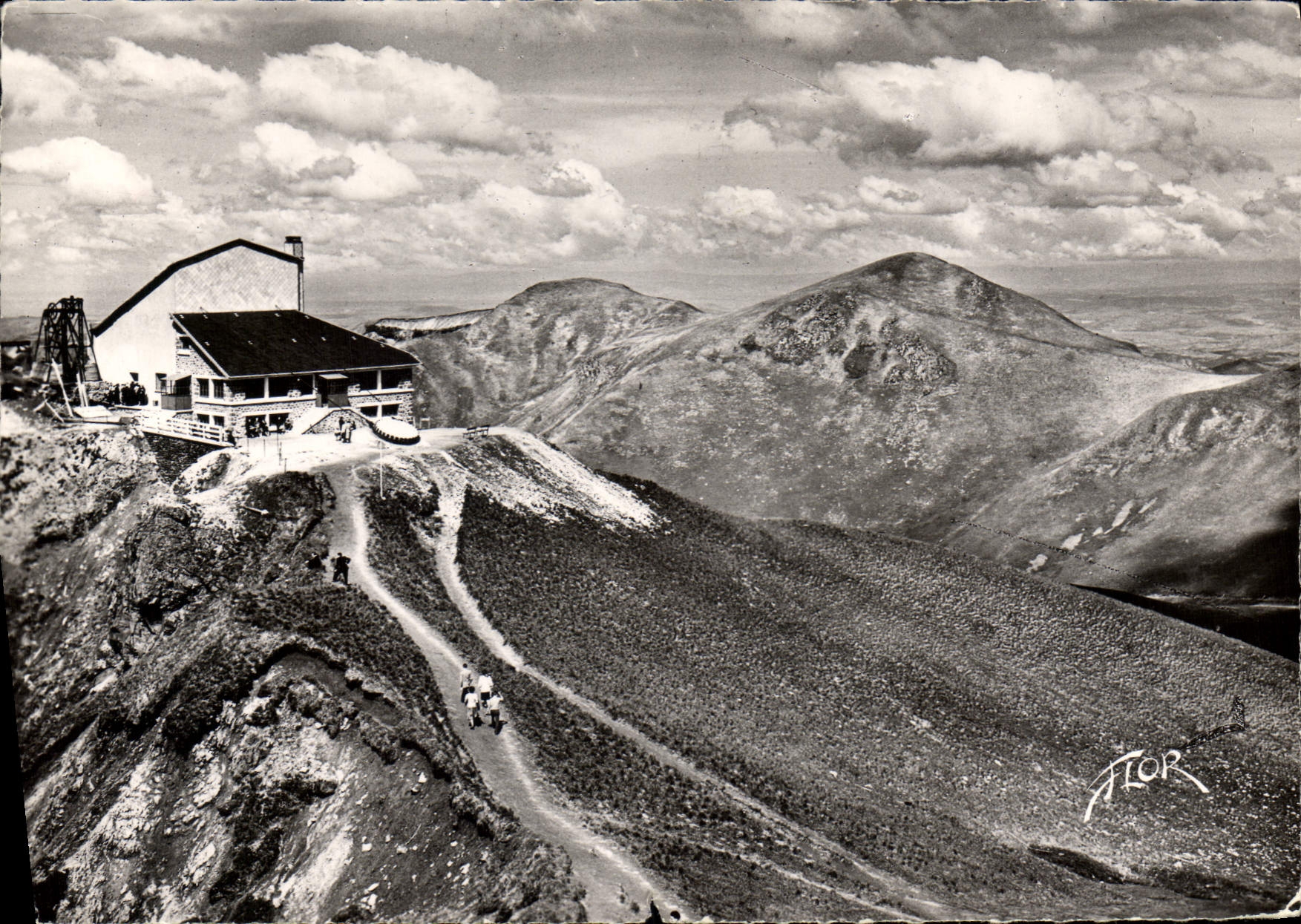 CPSM Le Mont Dore Puy de Dome La Gare Superieure du Telepherique au Sommet du Sancy 