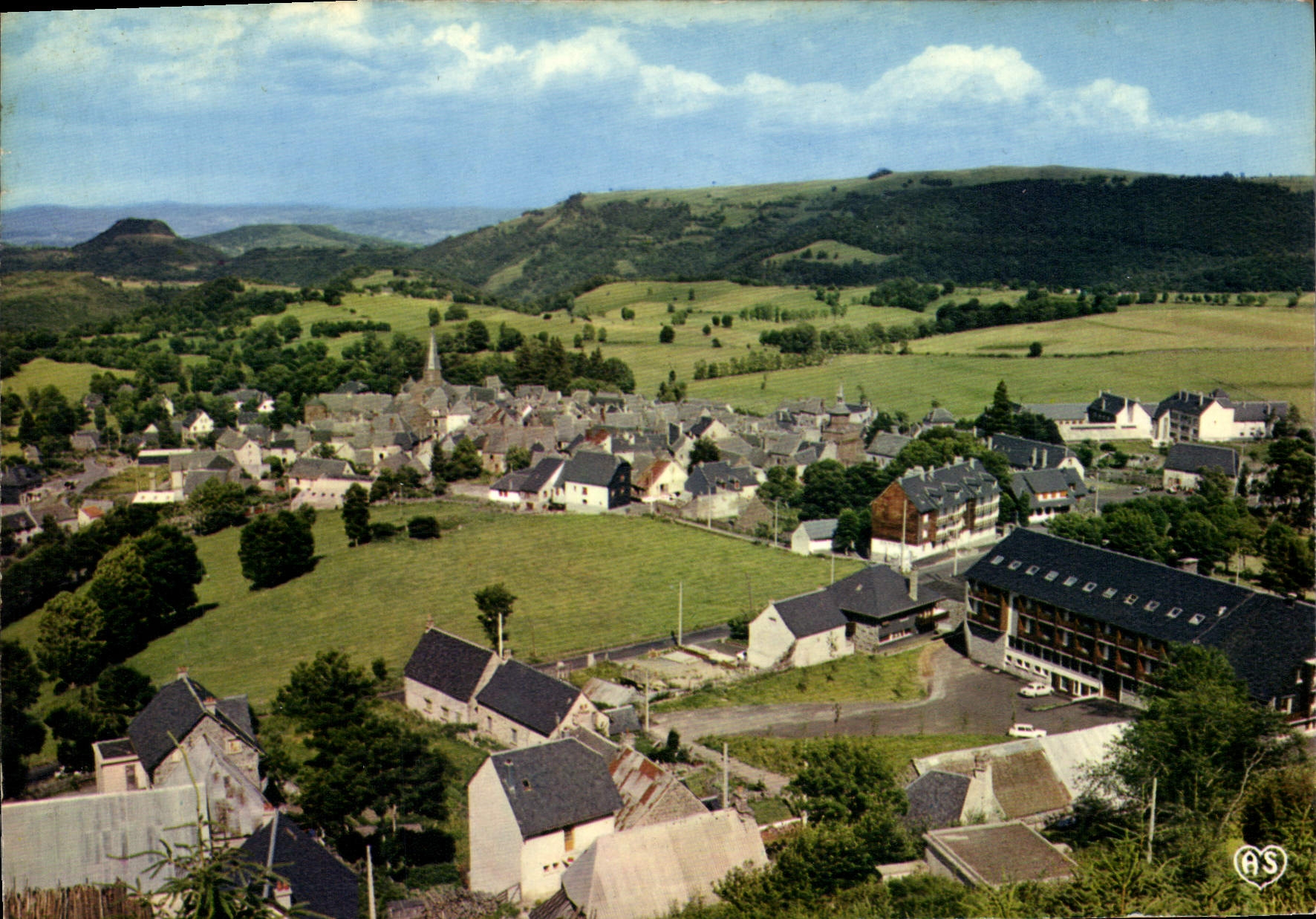 CPSM Besse en Chandesse Puy de Dome vue generale 