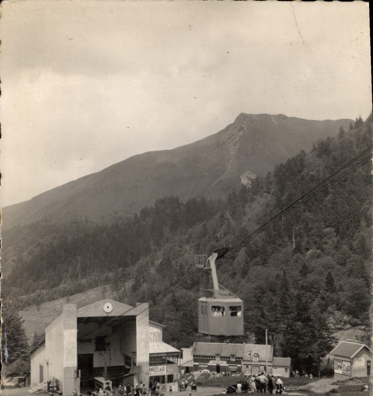 CPSM Le Mont Dore Sancy La Gare du Teleferique 