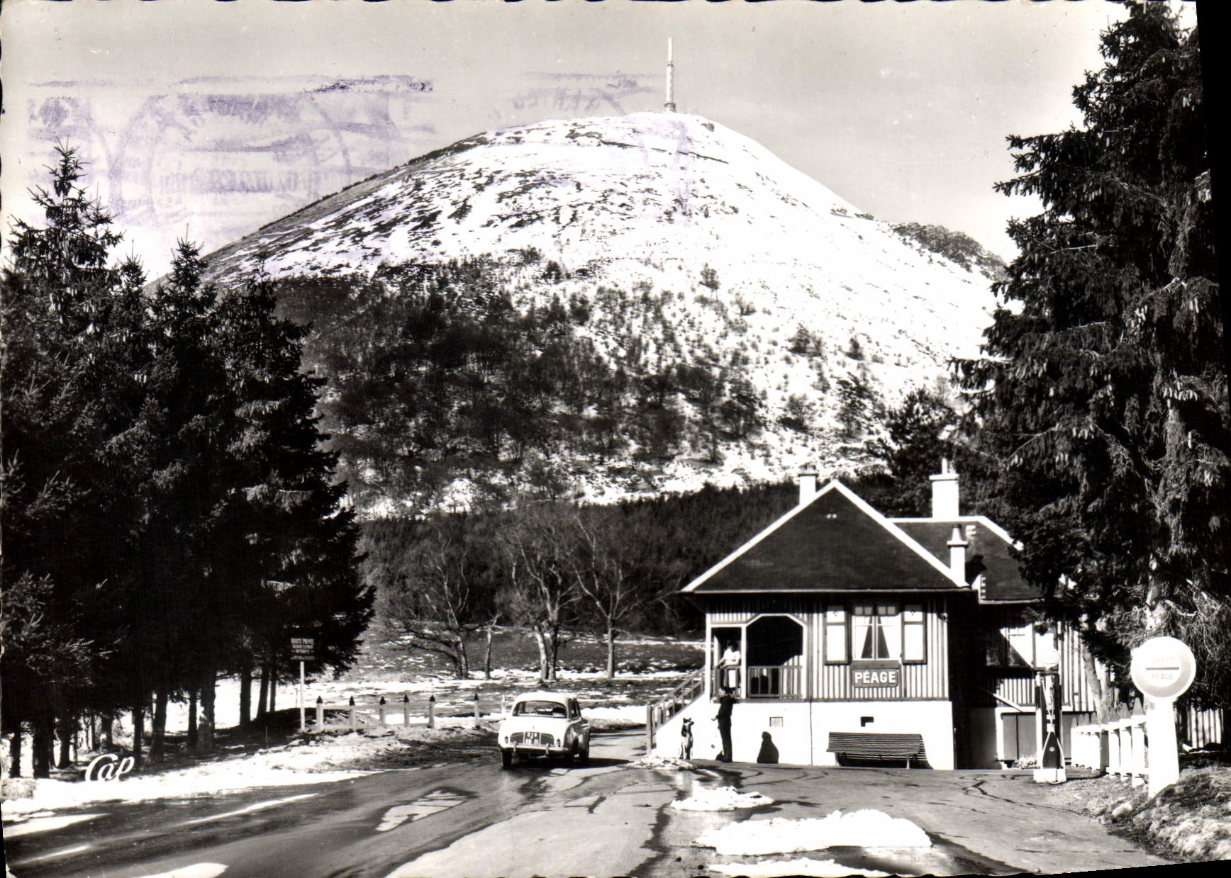 Le Puy-de-Dôme — Vue hivernale avec bâtiment et voiture — éditeur CPAdéCollection