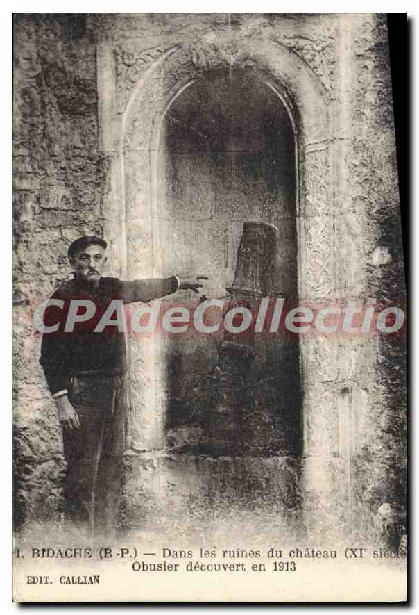 CPA Bidache Basses Pyrenees Dans les ruines du Chateau Obusier decouvert 
