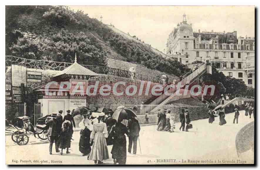 CPA Biarrtiz La Rampe Mobile a la Grande Plage 