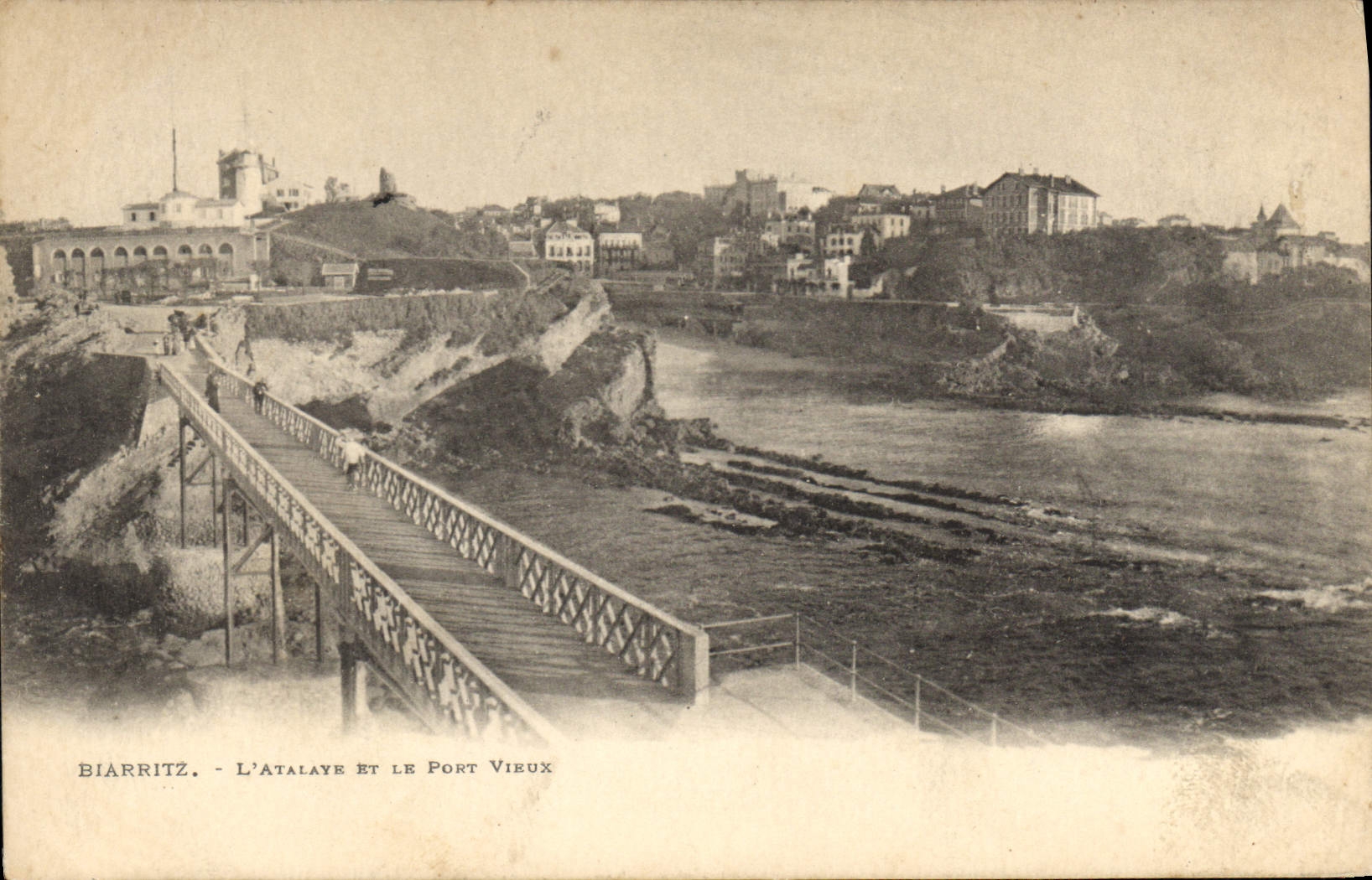 CPA Biarritz l'Atalaye et le Port Vieux 