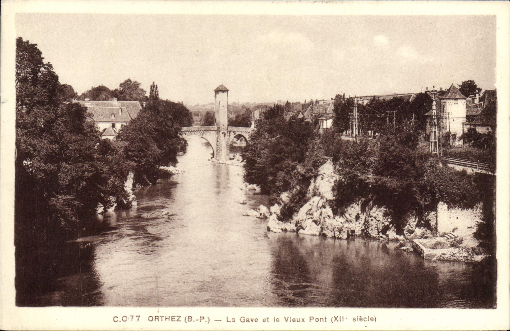Orthez (B.-P.) — La Gave et le Vieux Pont (XIIe siècle)