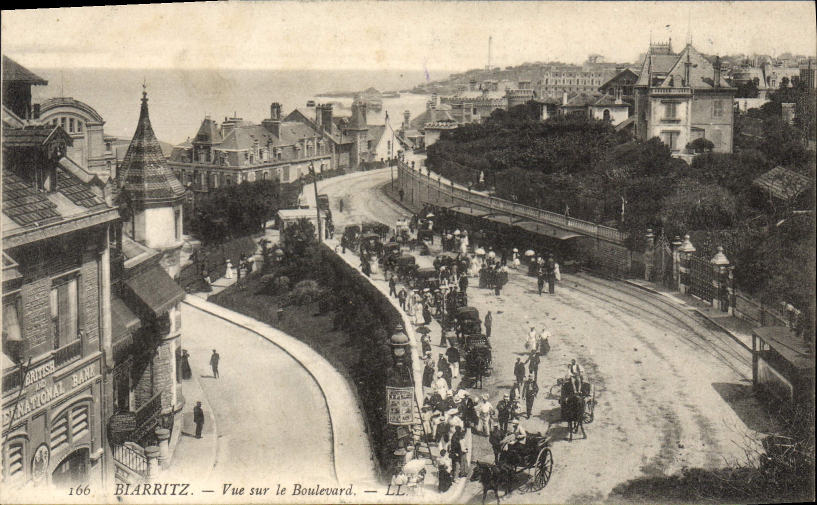 CPA Biarritz vue sur le Boulevard 