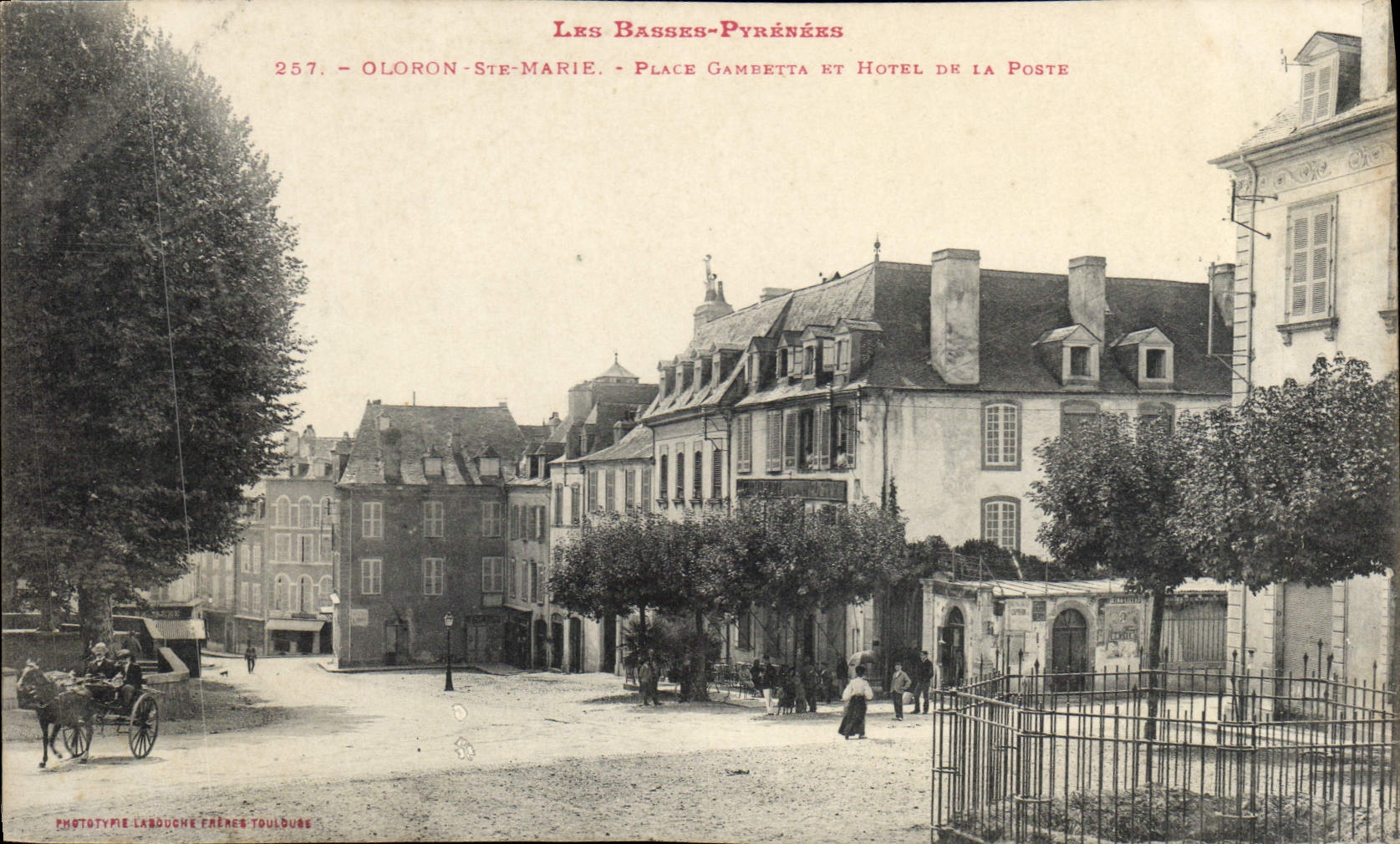 Oloron-Sainte-Marie — Place Gambetta et Hôtel de la Poste — Phototypie Labdoune Frères Toulouse