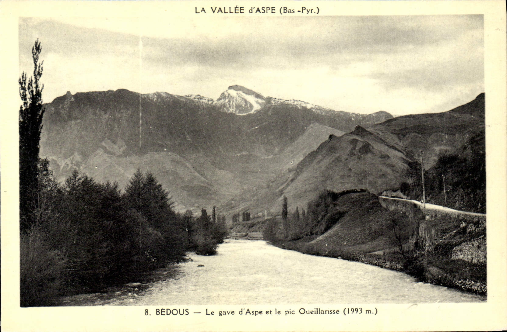 CPA La Vallee d'Aspe Basses Pyrenees Beduos Le gave d'Aspe et le pic Oueillarisse 