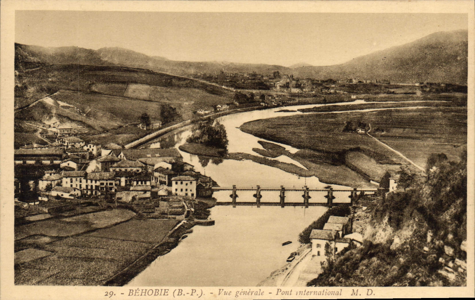 Béhobie (B.-P.) — Vue générale — Pont international — M. D.