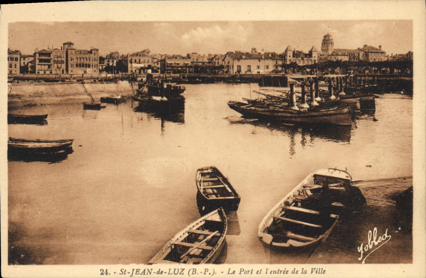 CPA St Jean de Luz Basses Pyrenees le Port et l'entree de la Ville 