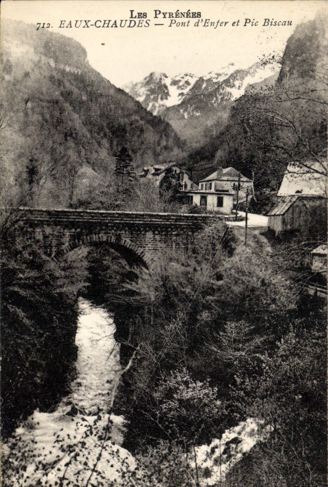 Eaux-Chaudes — Pont d'Enfer et Pic Biscau — Les Pyrénées