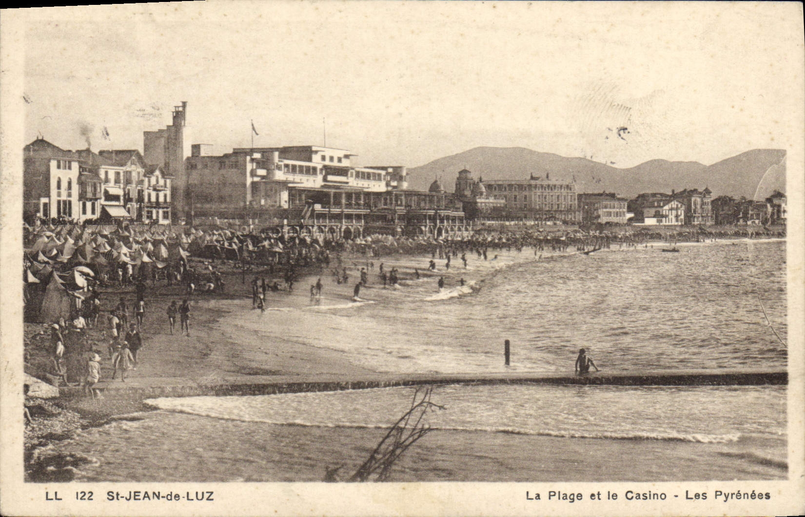 St-Jean-de-Luz — La Plage et le Casino — Les Pyrénées — LL 122
