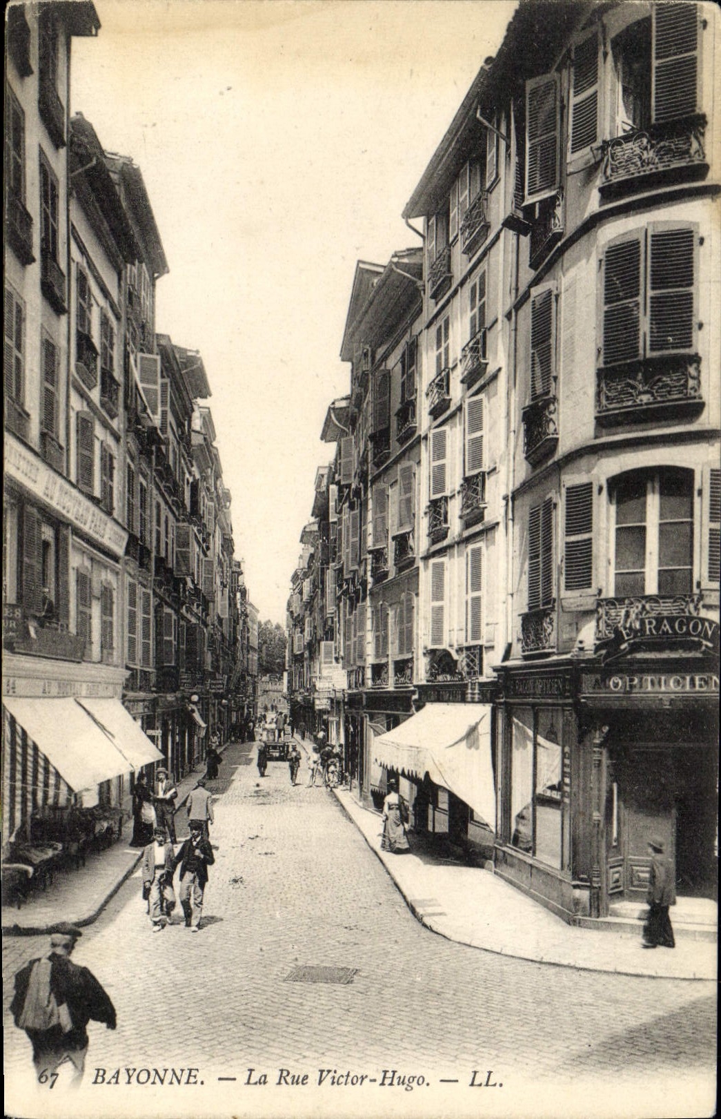 Bayonne — La Rue Victor-Hugo — LL.