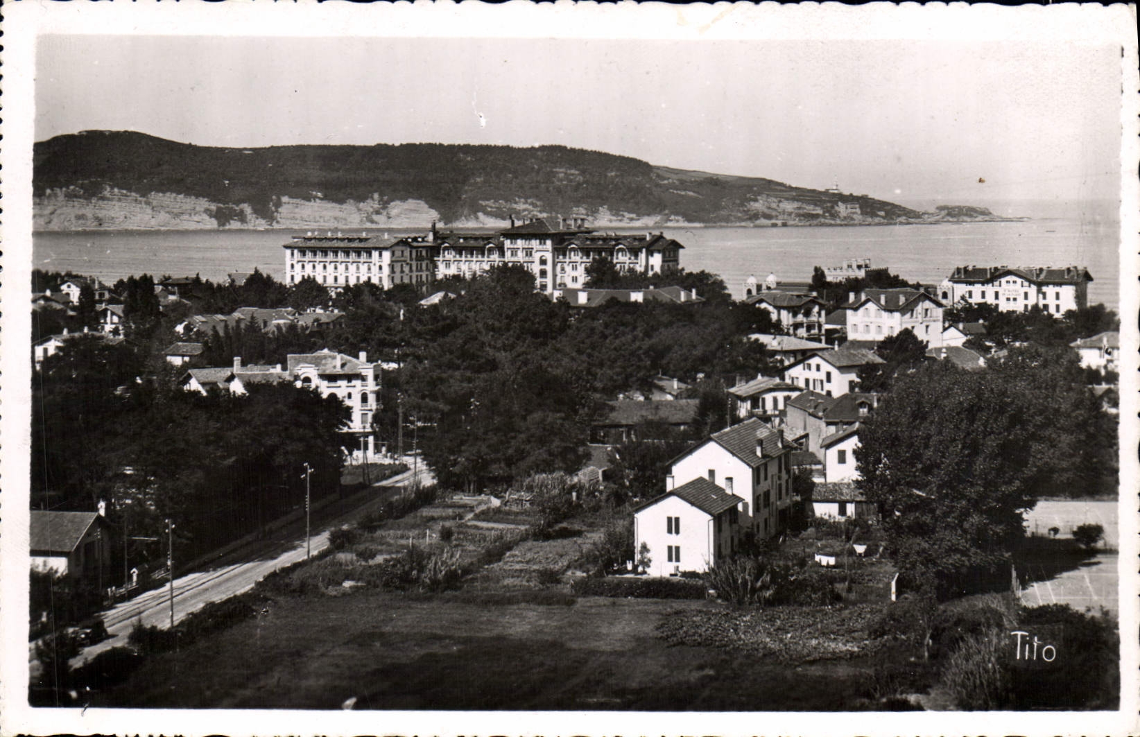 CPA Hendaye Plage vue sur l'Hotel Eskualduna et la Pointe du Cap Figuier 