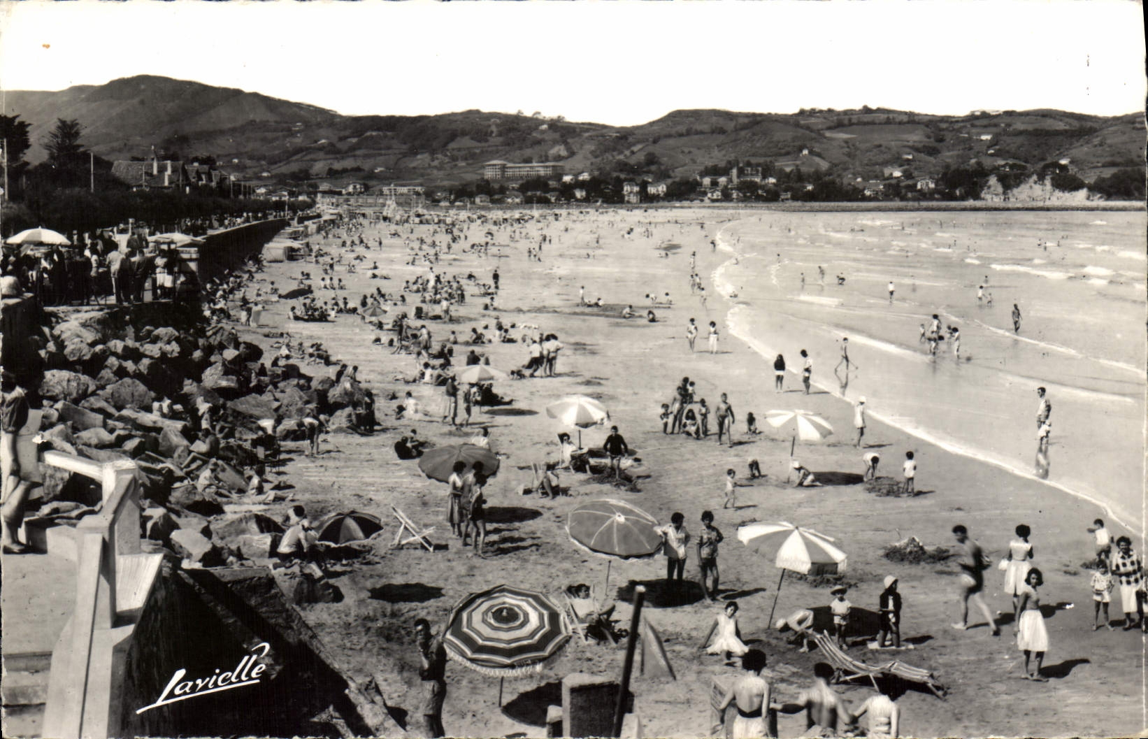 CPA Hendaye Frontiere Franco Espagnote La Plage au Fond L'Espagne 