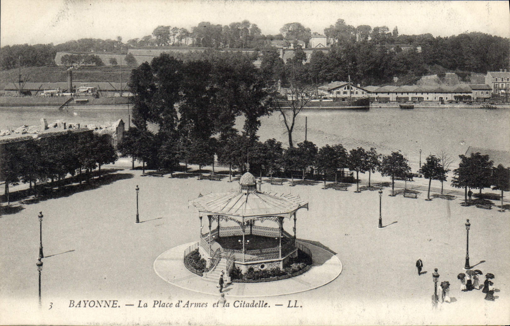 Bayonne — La Place d'Armes et la Citadelle — LL.
