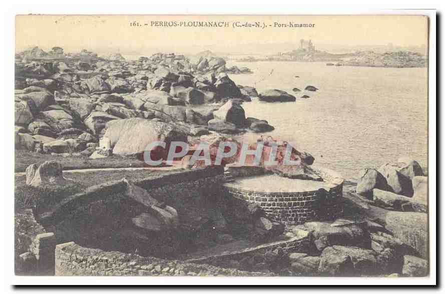 Perros-Guirec (C.-du-N.) — Pors-Kmamor — vue des rochers et du phare