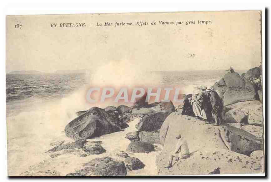 En Bretagne CPA La mer furieuse Effet de vagues par gros temps