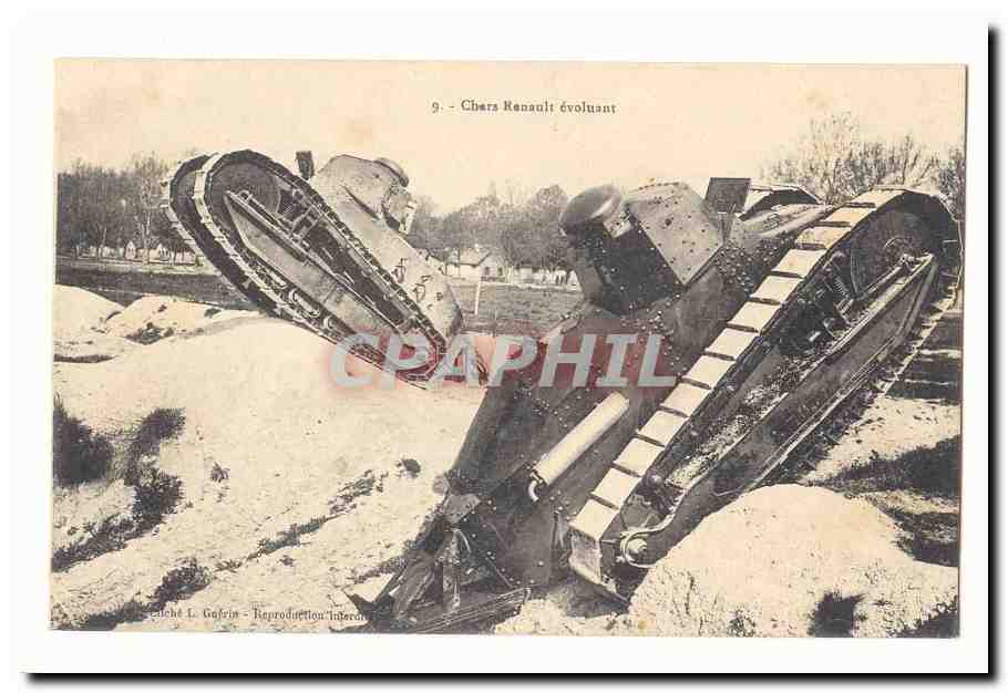 CPA Chars Renault evoluant tank