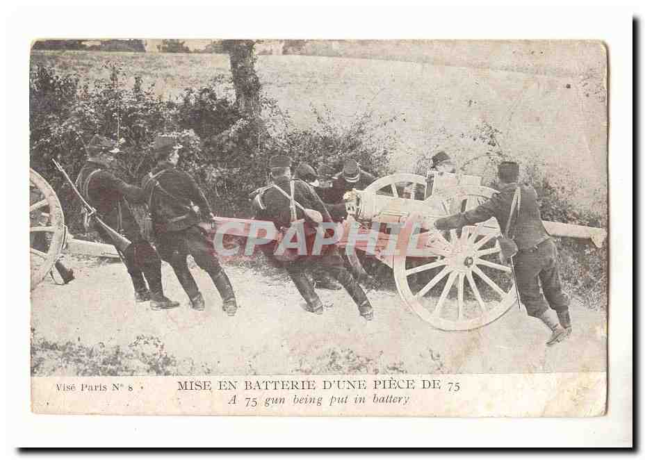 CPA Militaria Mise en batterie d'une piece de 75