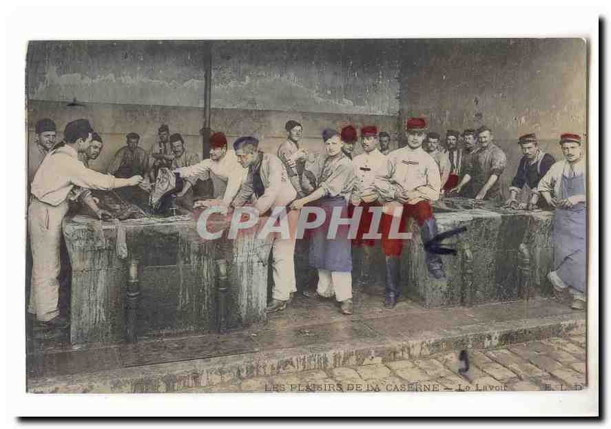 CPA Militaria Les plaisirs de la caserne Le lavoir