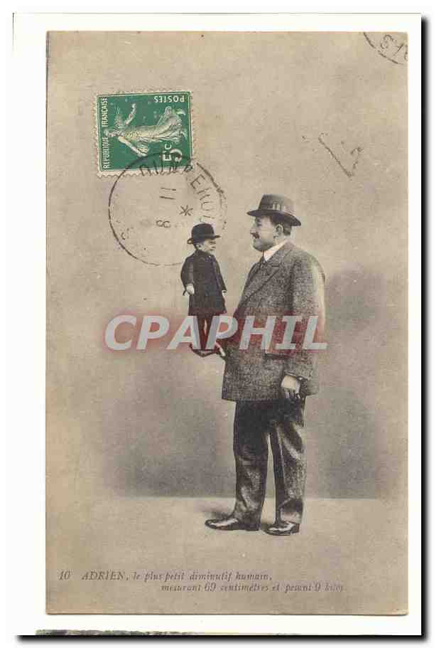 Adrien le plus petit diminutif humain mesurant 69 centimetres et pesant 9 kilos (nain dwarf)