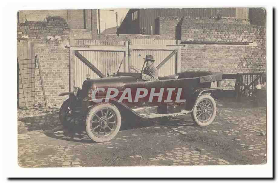 Voiture ancienne — conducteur en tenue d'époque — éditeur CPAPHIL