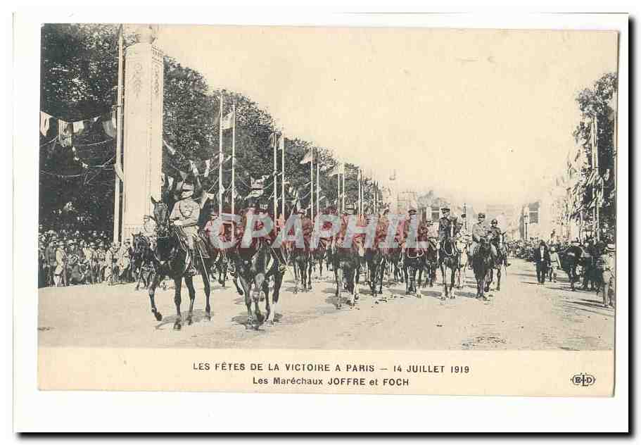 Les fetes de la victoire a Paris 14 juillet 1919 CPA Les marechaux Joffre et Foch (militaria)