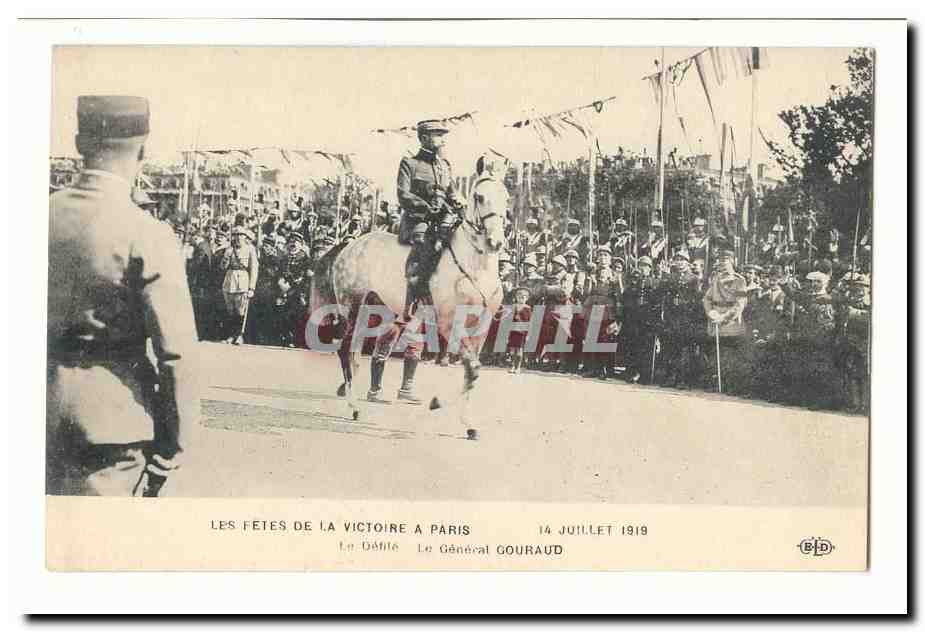 Les fetes de la victoire a Paris 14 juillet 1919 CPA Le defile Le general Gouraud (militaria)