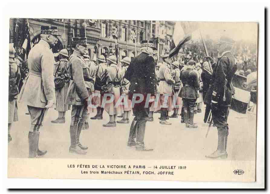 Les fetes de la victoire a Paris 14 juillet 1919 CPA Les trois marechux Petain Foch Joffre (militaria)