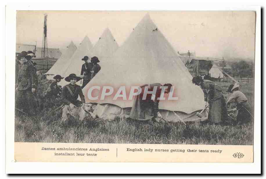 CPA Miliaria Dames ambulancieres installant leur tente