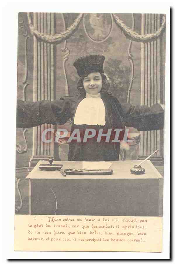 Jeune femme en costume de juge — texte humoristique — CPAPHIL