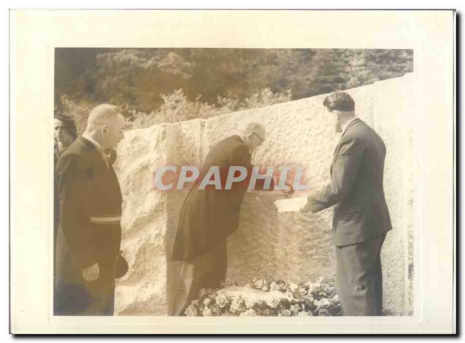 PHOTO Voyage officiel de Mr le President de la Republique en Savoie Mai 1947 Auriol a Morette Cimetiere