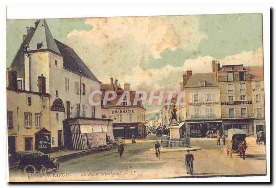 Montargis CPA La place Mirabeau (pharmacie tissus Bazar) (tres animee)