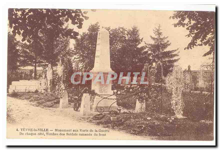 YÈVRE-la-VILLE — Monument aux Morts de la Guerre — Tombes des Soldats ramenés du front