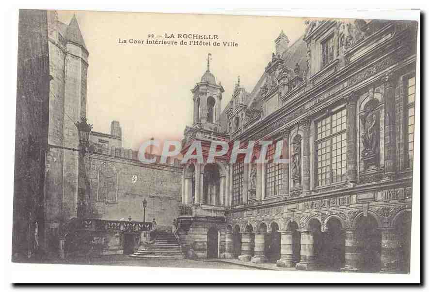 La Rochelle CPA La cour interieure de l'hotel de ville
