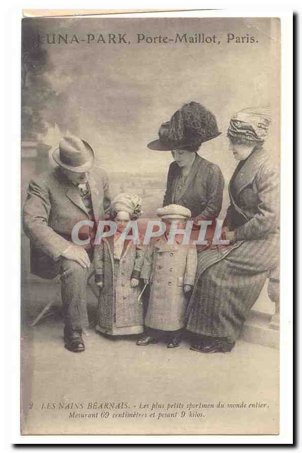 Phenomene CPA Luna Park Porte Maillot Paris Les nains bearnais Les plus petits sportmen du monde mesurant 69 centimetre