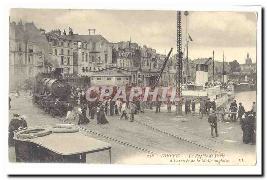 Dieppe CPA Le rapide de Paris a l'arrivee de la malle anglaise (tres animee train)