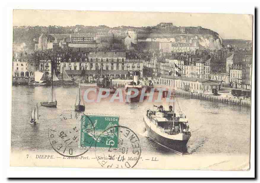 Dieppe CPA L´avant port Sortie de La malle (bateaux)