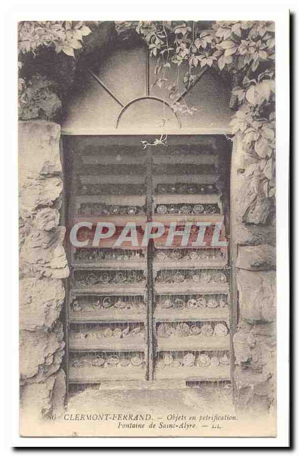 Clermont Ferrand CPA Objets en petrification Fontaine de Saint Alyre