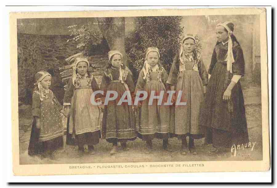 Plougastel Daoulas CPA Brochette de fillettes