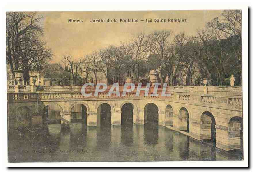 Nimes CPA Jardin de la Fontaine Les baisn romains