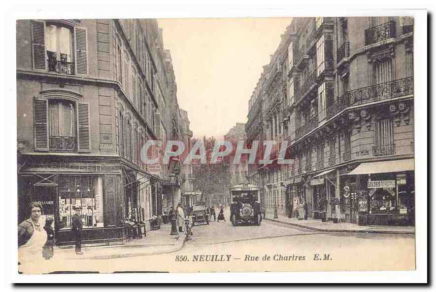 Neuilly sur SEine CPA Rue de Chartres (animee)
