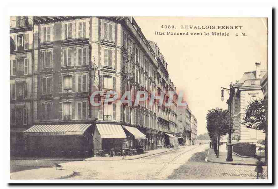 Levallois Perret CPA Rue Poccard vers la Mairie (panneau Sage femme Cafe Biere de la Meuse)