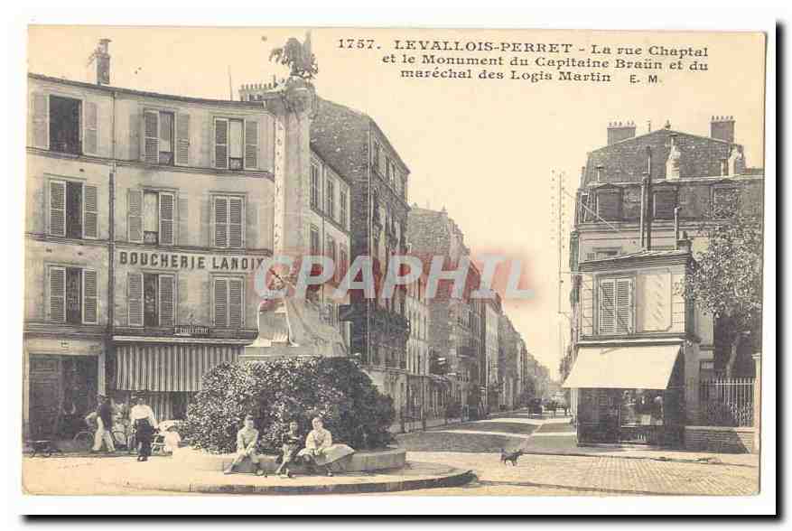 Levallois Perret CPA La rue Chaptal et le monument du capitaine Braun et du marechal des logis Martin