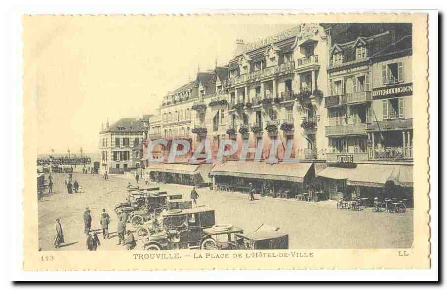 Trouville CPA La plage de l'hotel de ville (voitures animee)