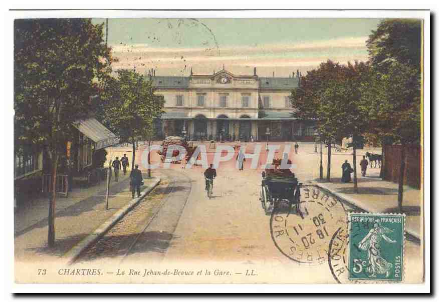 Chartres CPA La rue Jehan de Beauce et la gare (animee)