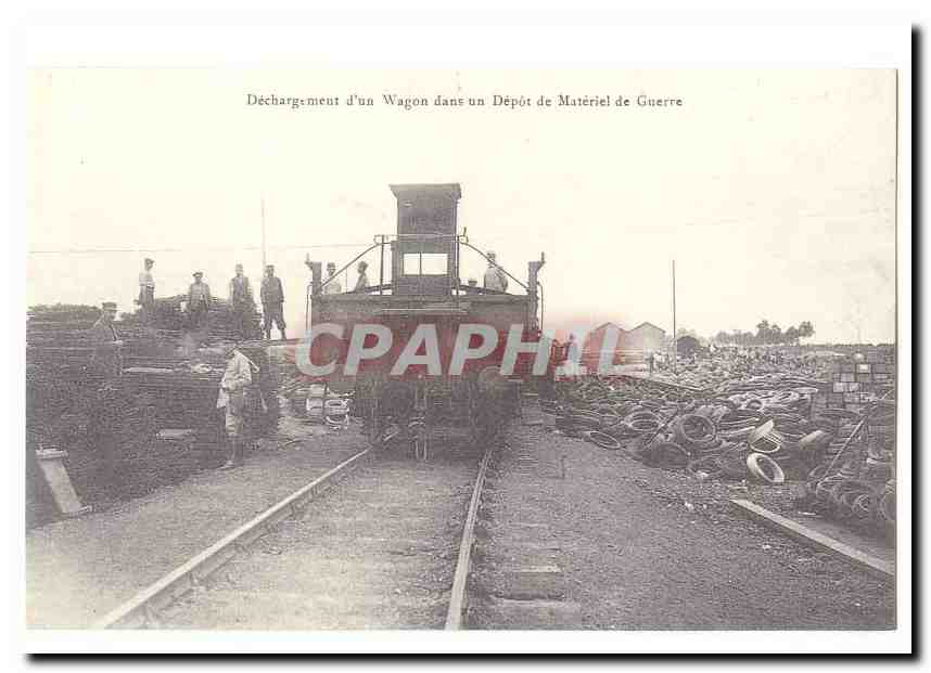 REPRODUCTION Dechargement d´un wagon dans un depot de materiel de guerre